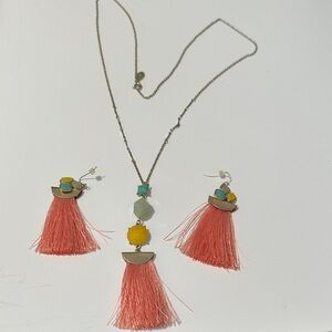 🌴 Ann Taylor Tassel Necklace & Earrings Set